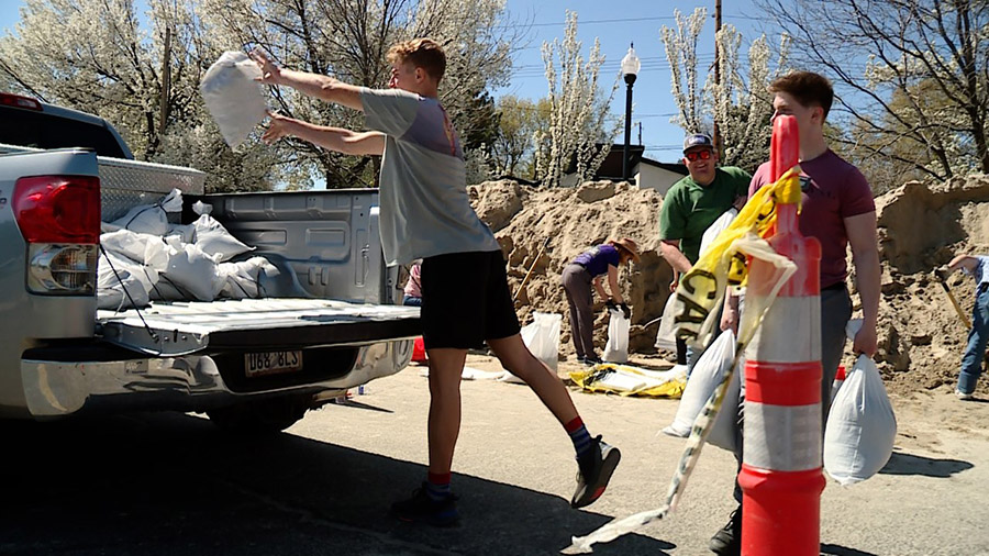 Volunteers at Murry Park helping to fill sandbags. (KSLTV/Mark Less)...