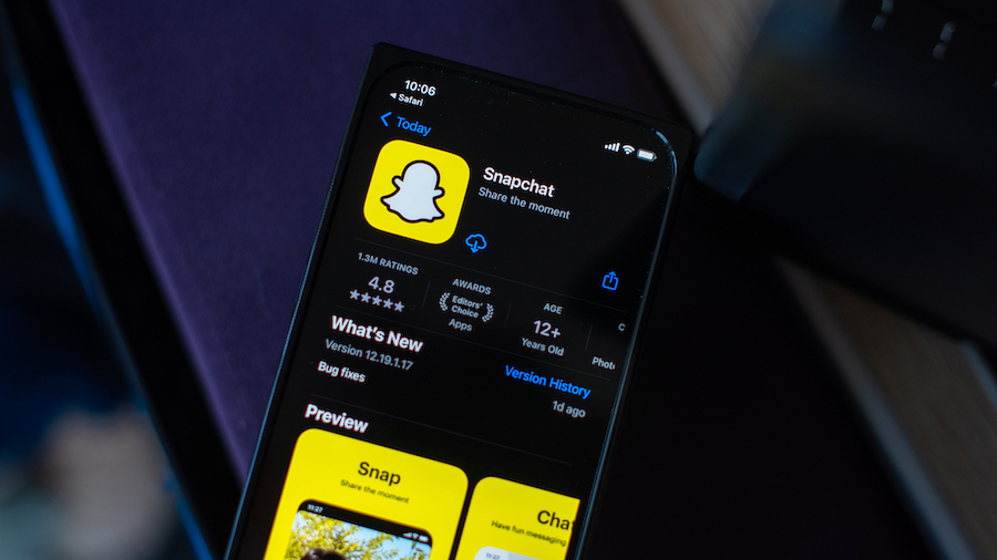 Snapchat's new AI chatbot is already raising alarms among teens and parents. (Tiffany Hagler-Geard/...